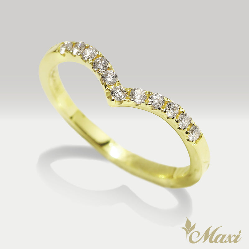 kohola_whale_tail_ring_half_eternity_green_Gold