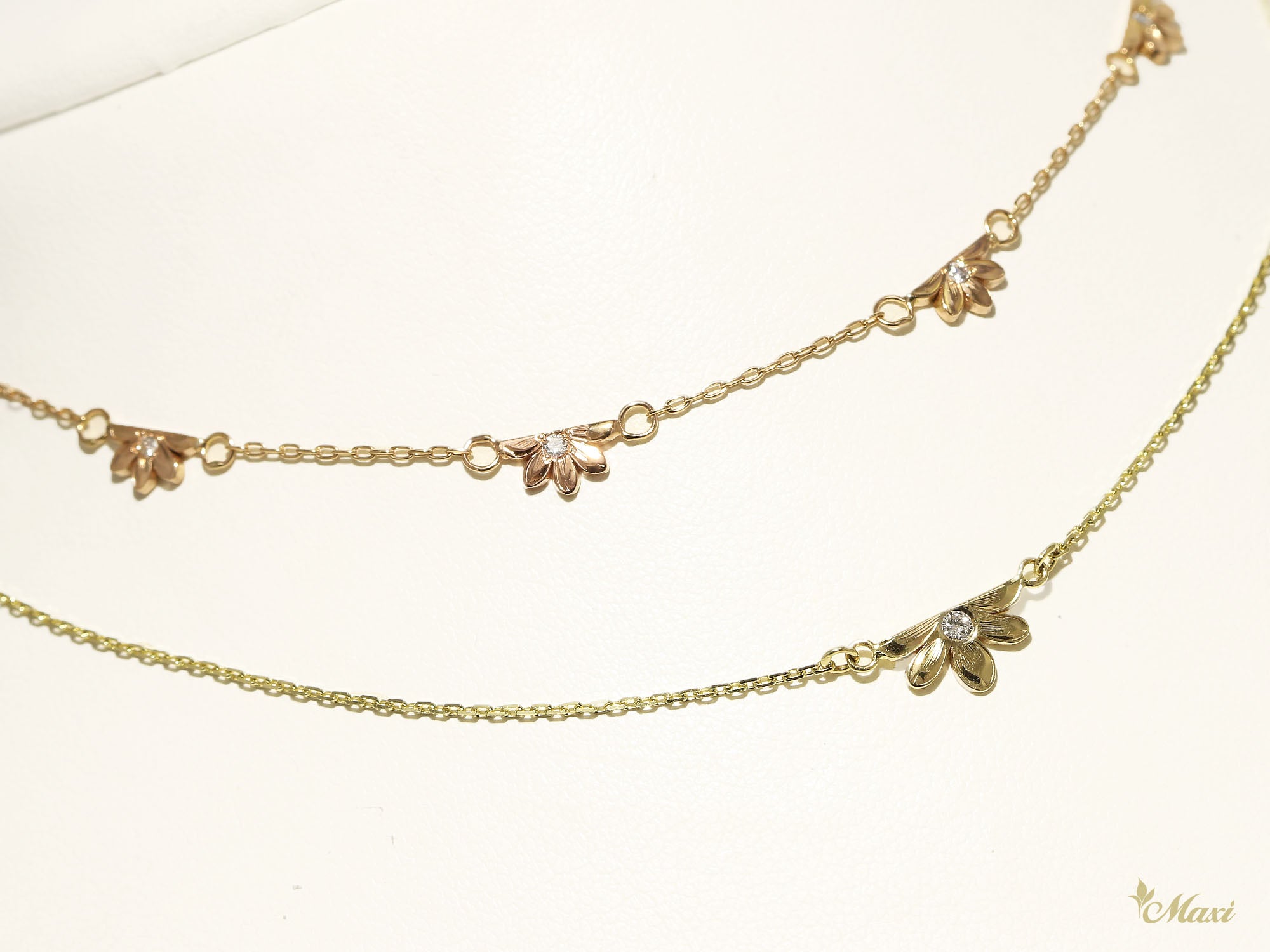 Naupaka Necklace small with diamond and one flower necklace