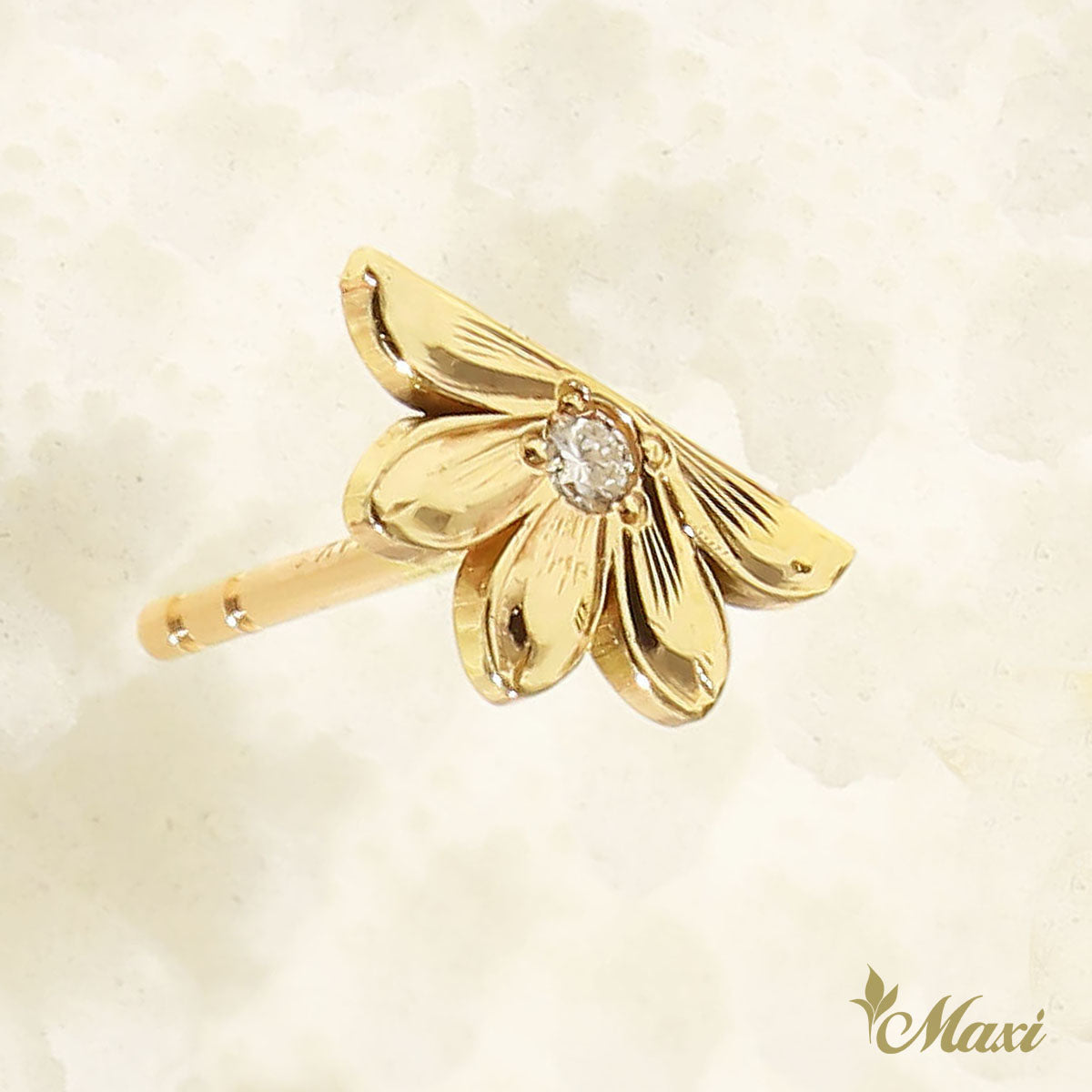 Naupaka earring with Diamond _Yellow gold
